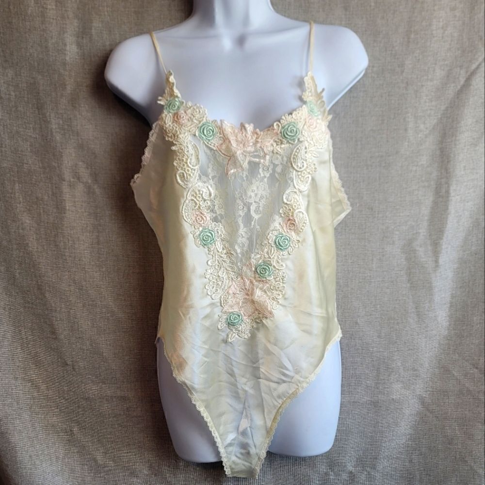 VICTORIA'S SECRET GOLD LABEL Teddy